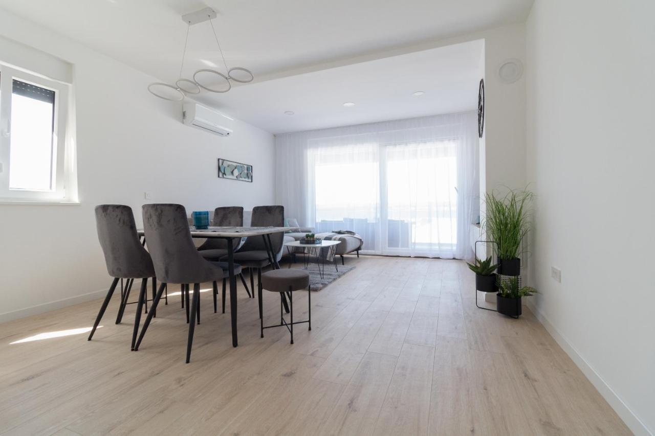 Luxury Beachfront Villa Crystal Aenona - By Ta Leut Agency ニン エクステリア 写真