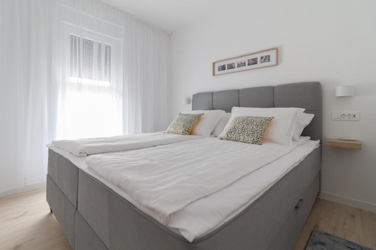 Luxury Beachfront Villa Crystal Aenona - By Ta Leut Agency ニン エクステリア 写真