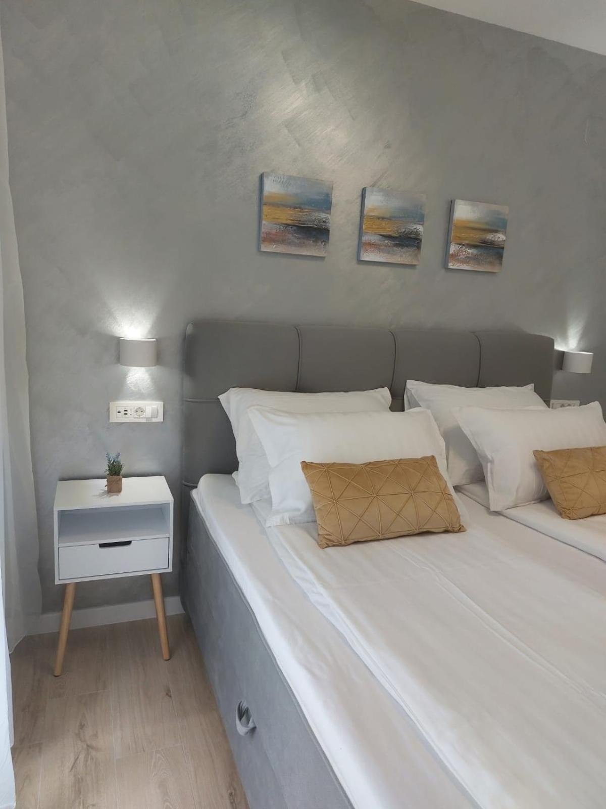 Luxury Beachfront Villa Crystal Aenona - By Ta Leut Agency ニン エクステリア 写真